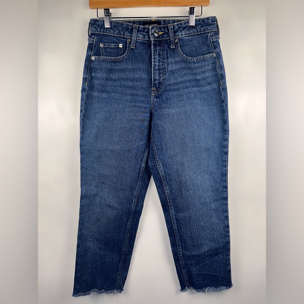 Women’s FREE‎ ASSEMBLY jeans Size 6 High Rise Straight Raw Hem